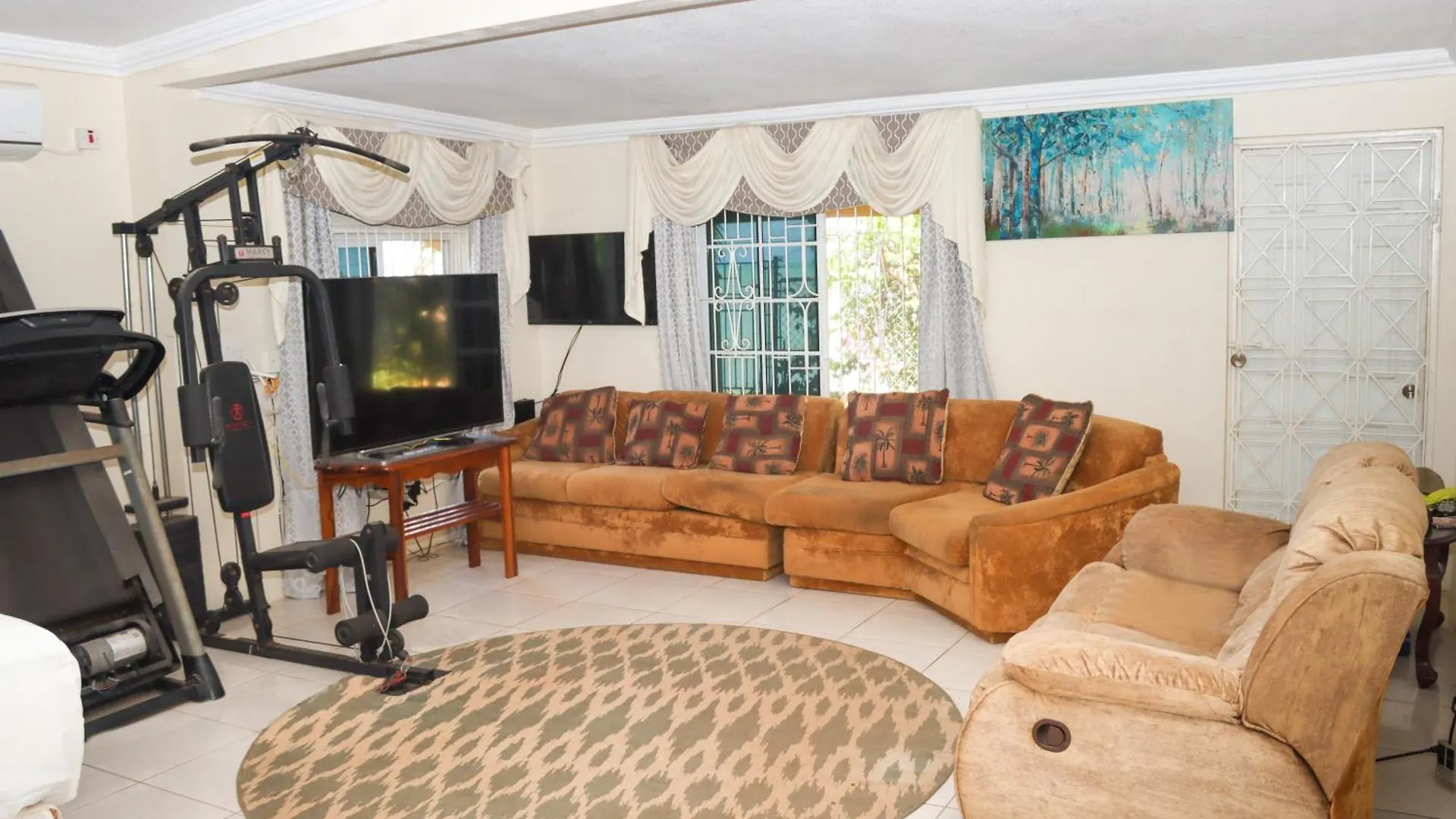 Oceanfront Family Villa بلاك ريفير